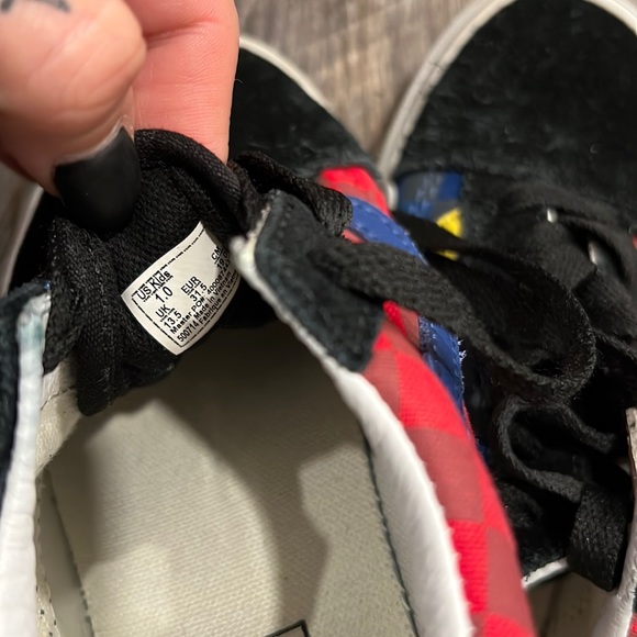 Vans - Picture 3 of 4